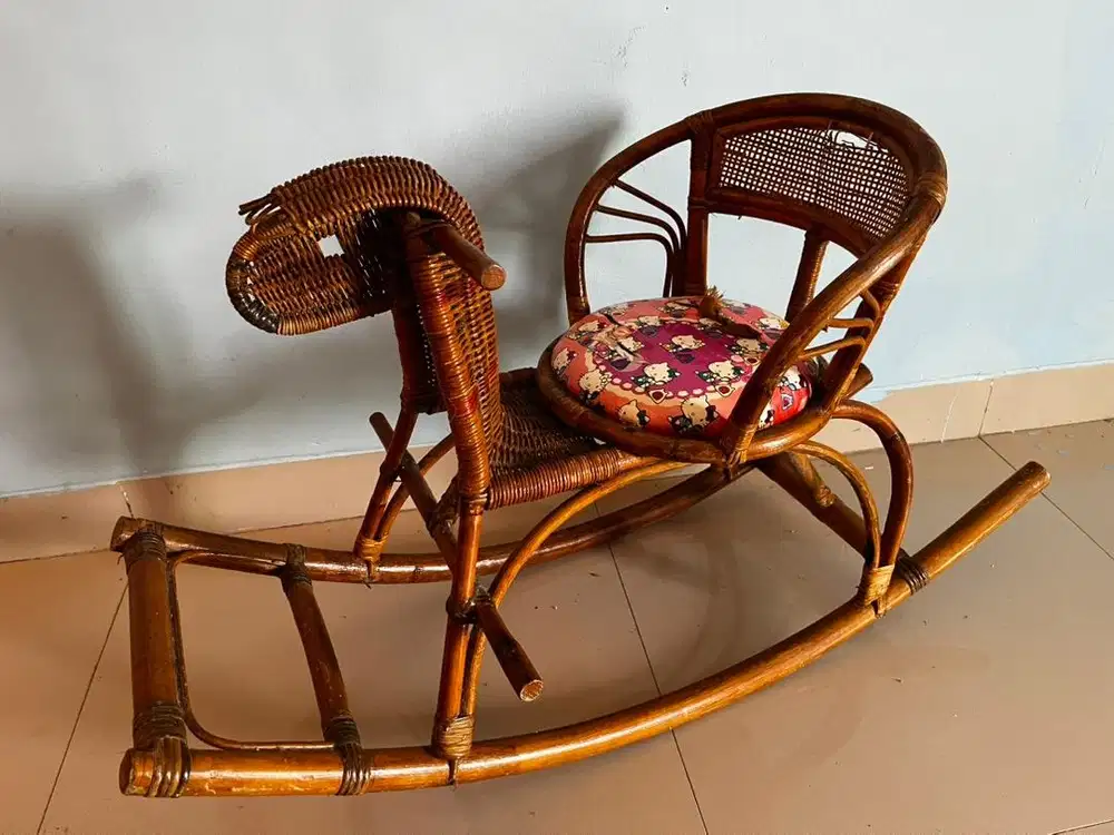 Kursi roda rotan anyaman (kuda-kudaan anak)