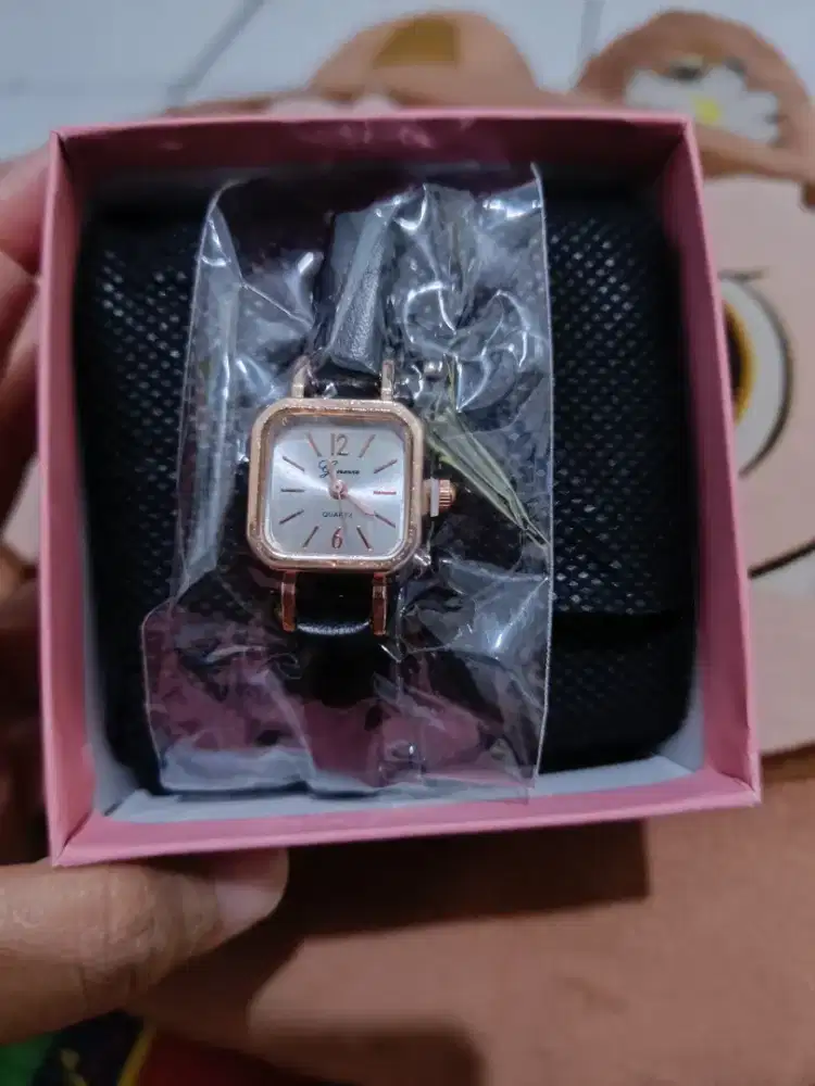 Jam tangan cewek wanita