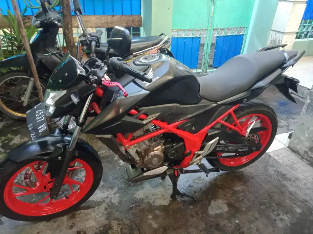 Honda cb 150r 2016