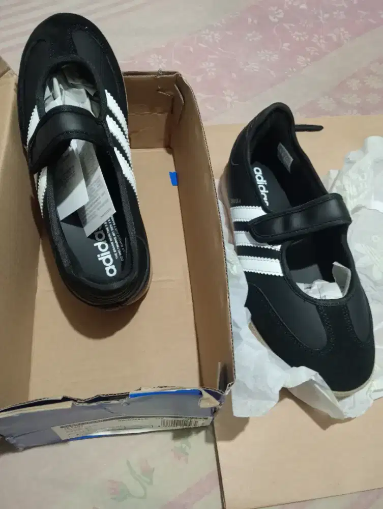 Sepatu Wanita Adidas