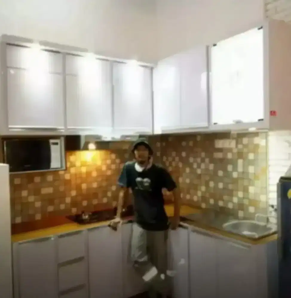 Kitchen set putih glosy