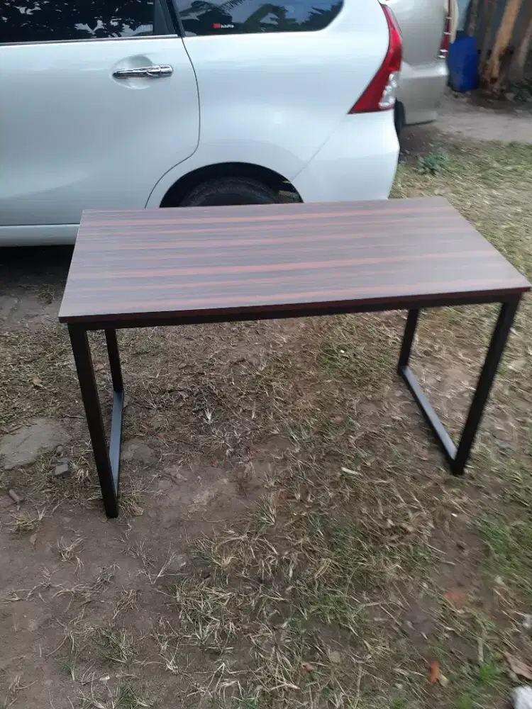 Meja permanen lapis hpl