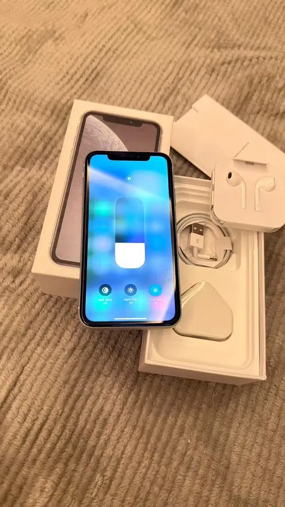 Iphone Xr White 128GB Lengkap Terdaftar