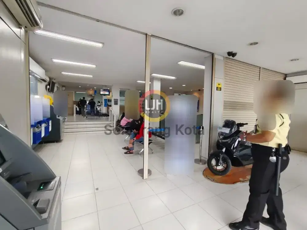 Bangunan usaha di jalan Majapahit