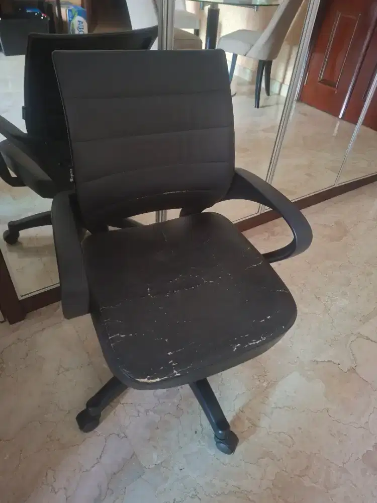 Di jual kursi kantor