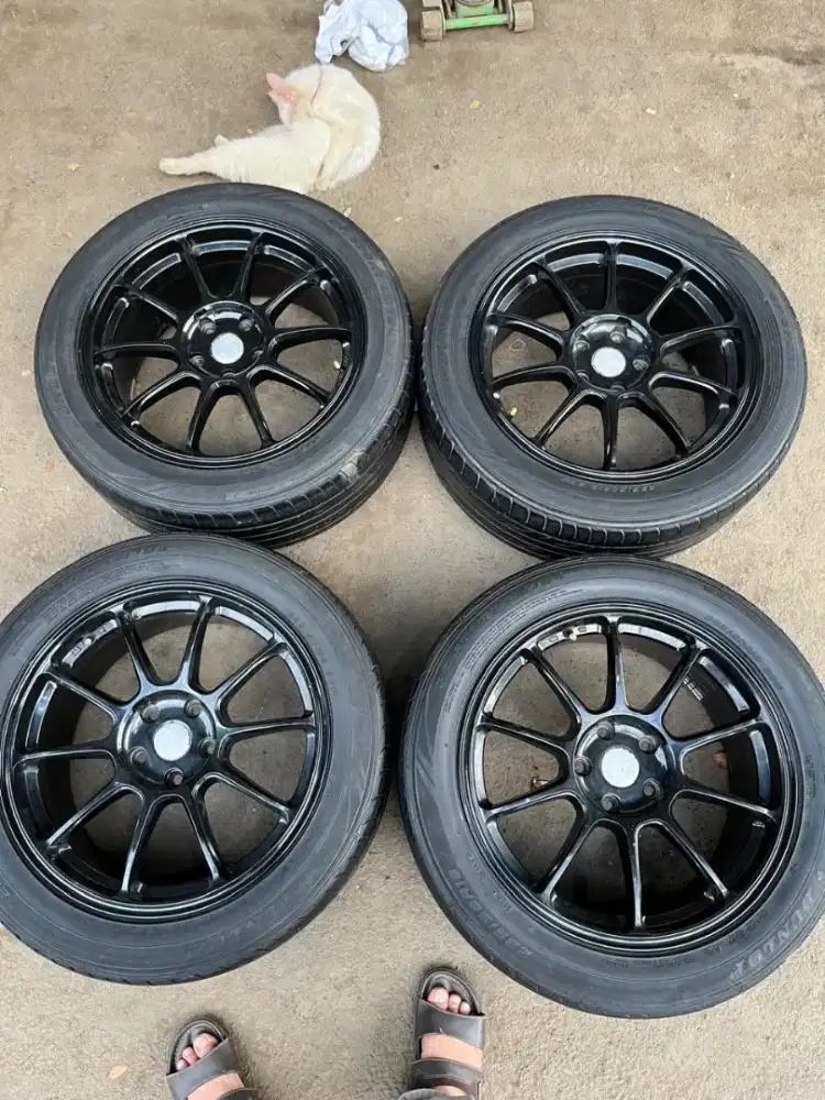 Rays ze40 ring 18 pcd 5x114,3 ET 40 ban 235/50 R18 Innova rush