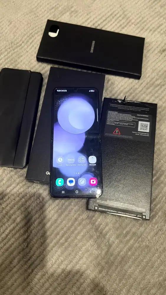 Samsung Z flip 5 Grey 5G 8/512GB SEIN Lengkap ada tompel