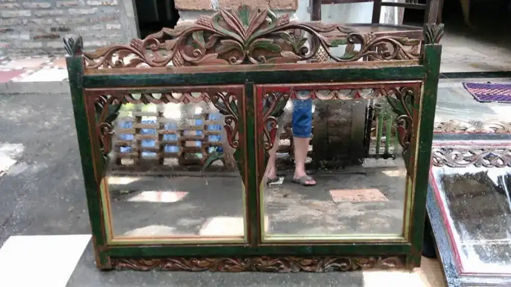 Cermin ukiran lawasan