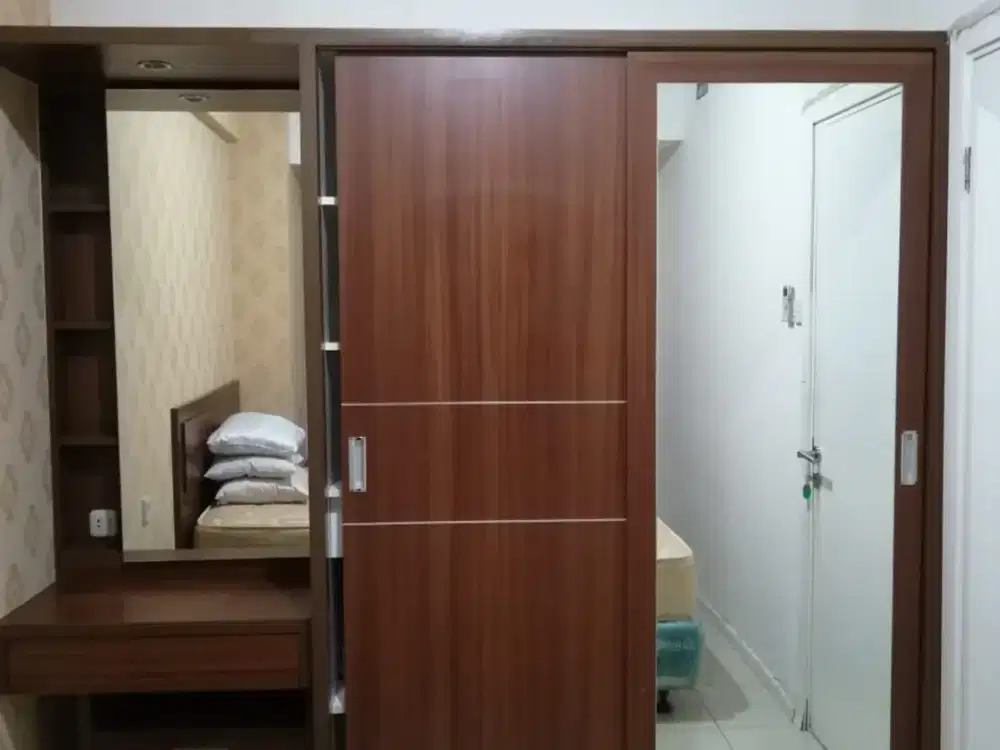 disewakan apartemen green lake sunter,2kamar,furnished,luas 42,hadap timur,view danau,siap huni,best view,14juta/3bulan