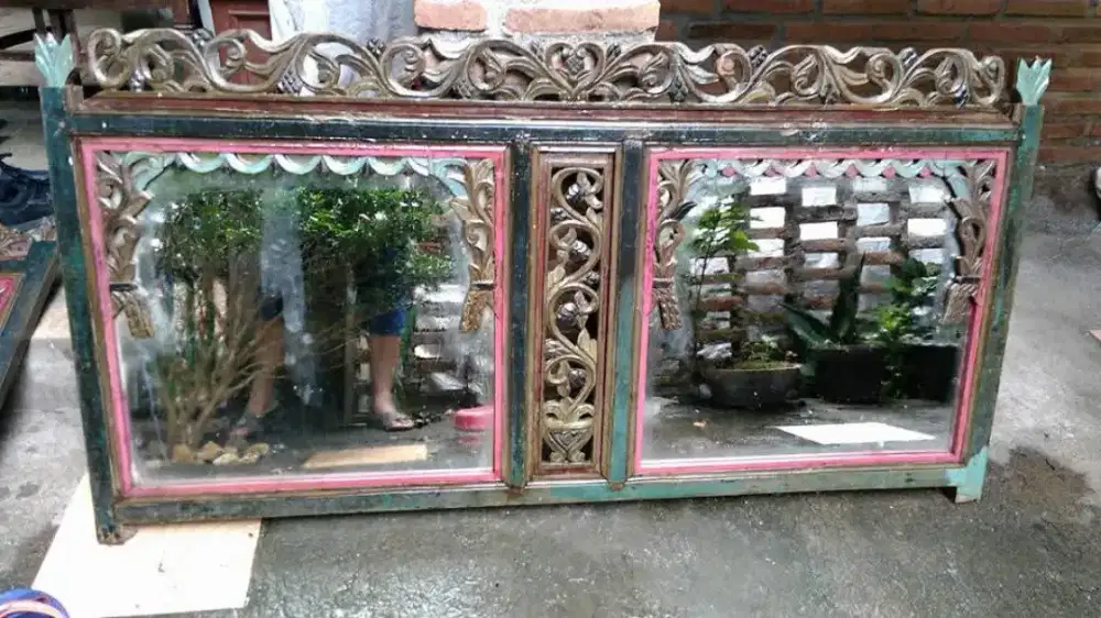 Cermin ukiran lawasan