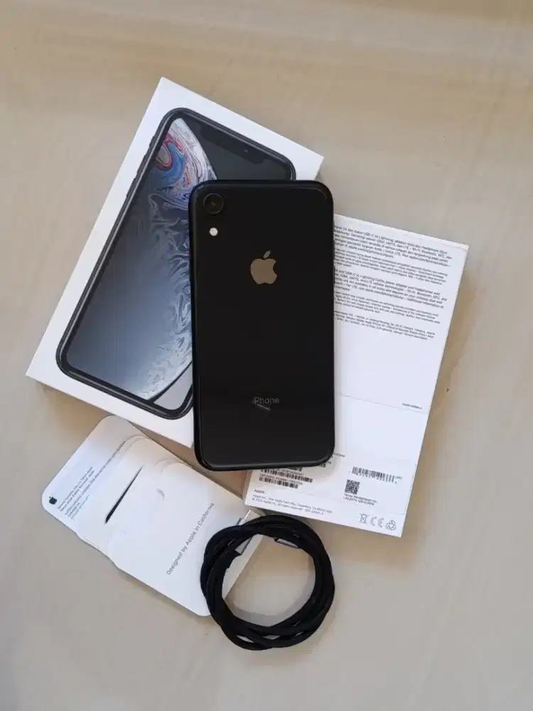 Iphone XR 64gb Black RESMI IBOX Mulus Normal Malang Batu