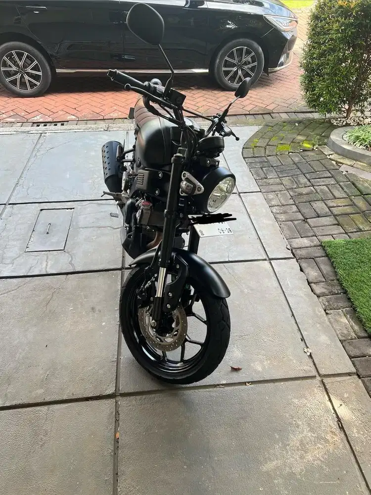 Yamaha XSR 155 2023 - Black on Blue