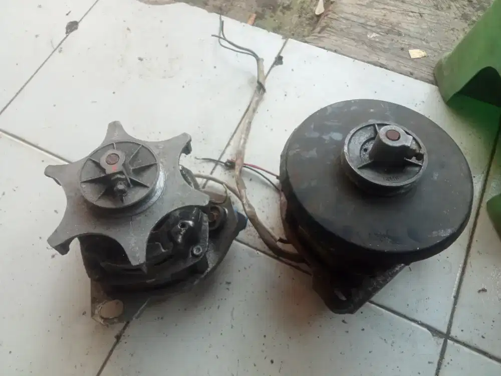 Dua dinamo pencuci mesin cuci dua tabung