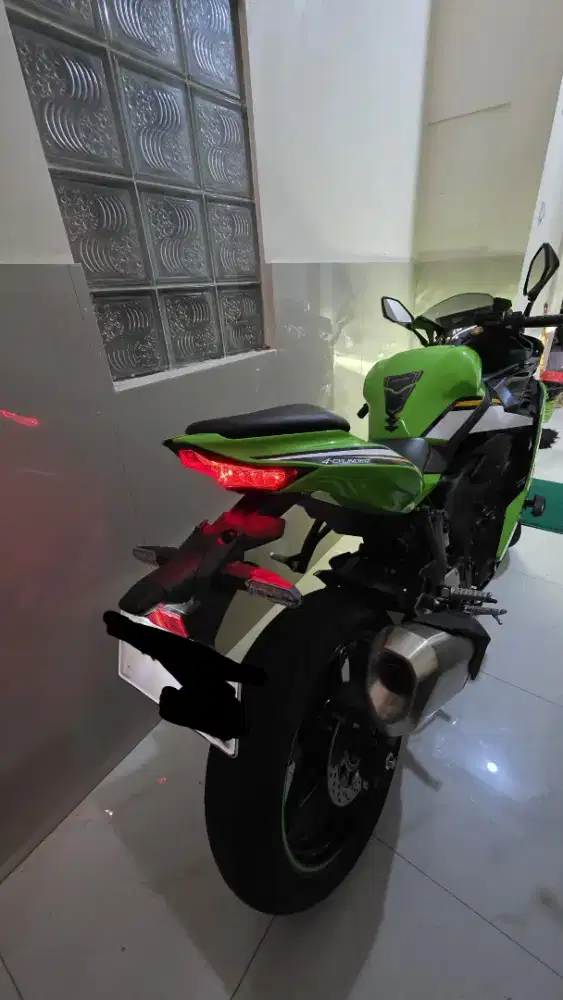 Kawasaki Ninja ZX-25RR Pemakaian 2 Bulan Dari Baru