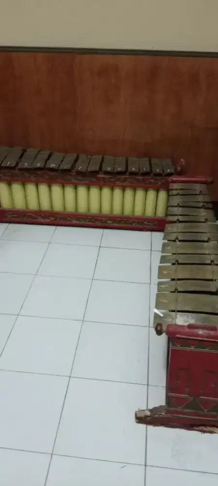 Gemelan slendro/ peloq