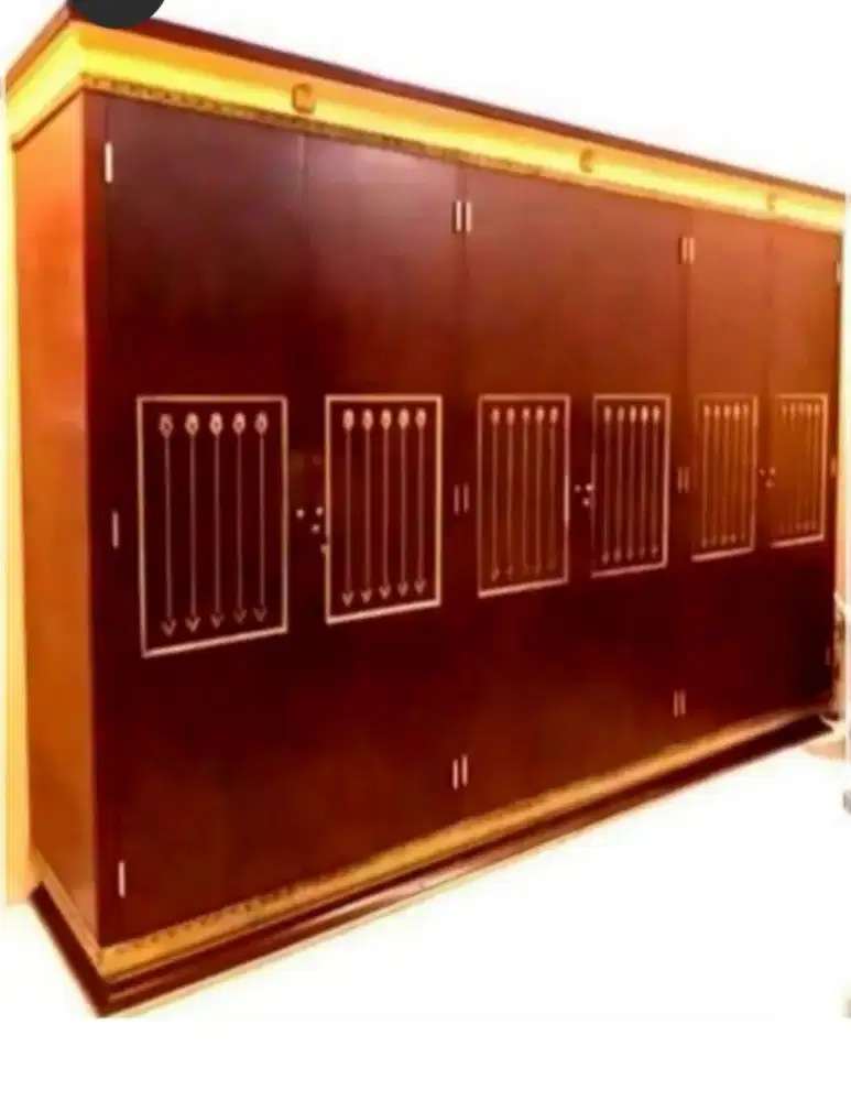 Lemari Baju 6 Pintu Jati Klasik