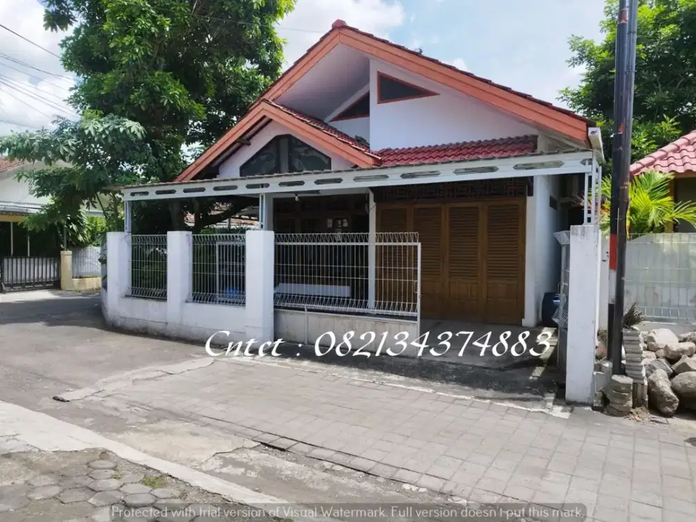 Dijual rumah hook siap huni , semi furnished di Jl Magelang dekat SMAN 4 Yogya