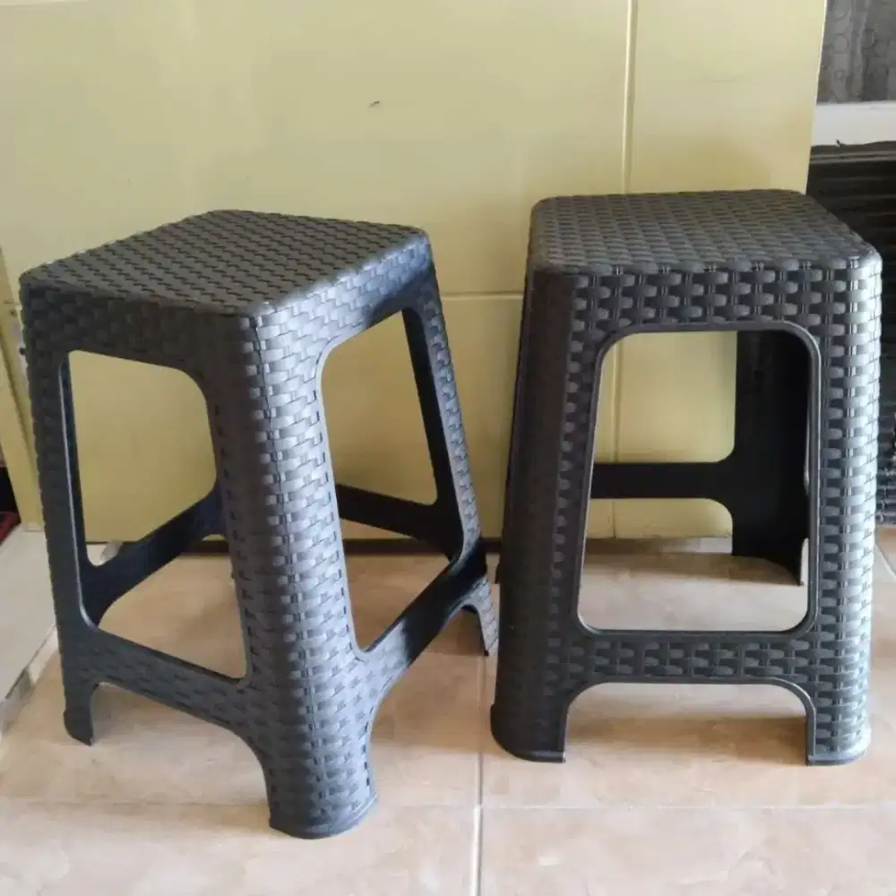 Kursi Bakso Plastik Rotan Warna Hitam Apollystar