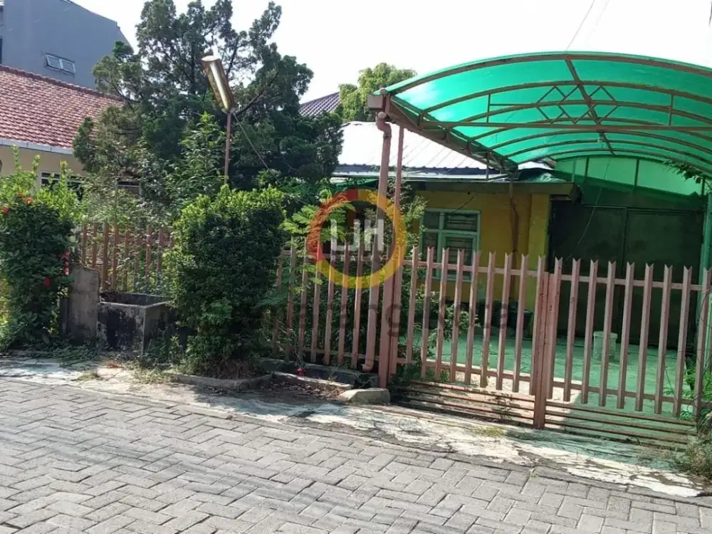 Rumah lama di jalan Lingga