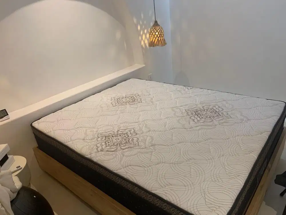 Kasur bekas queen size + dipan