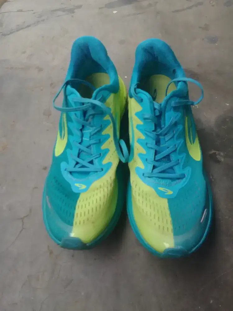 Sepatu olahraga brand 910 size 43
