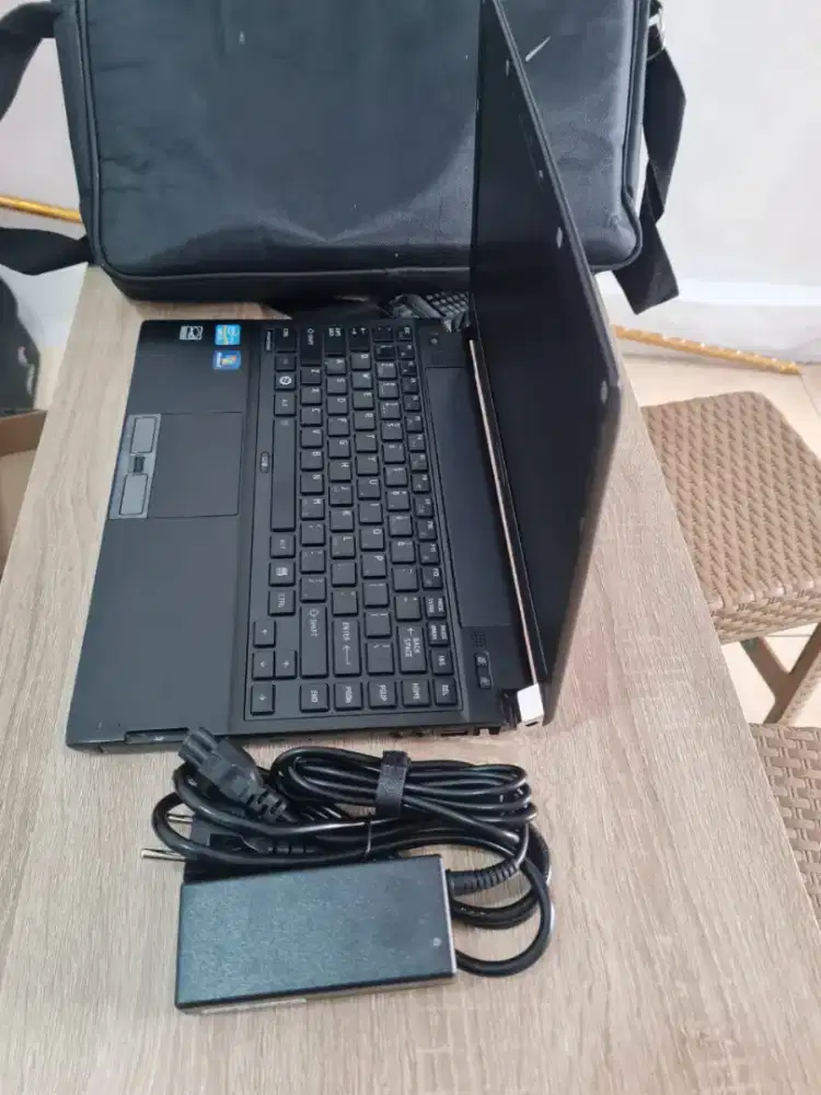 Laptop Toshiba PORTEGE R830 Core i5 500Gb.Golden Ponsel