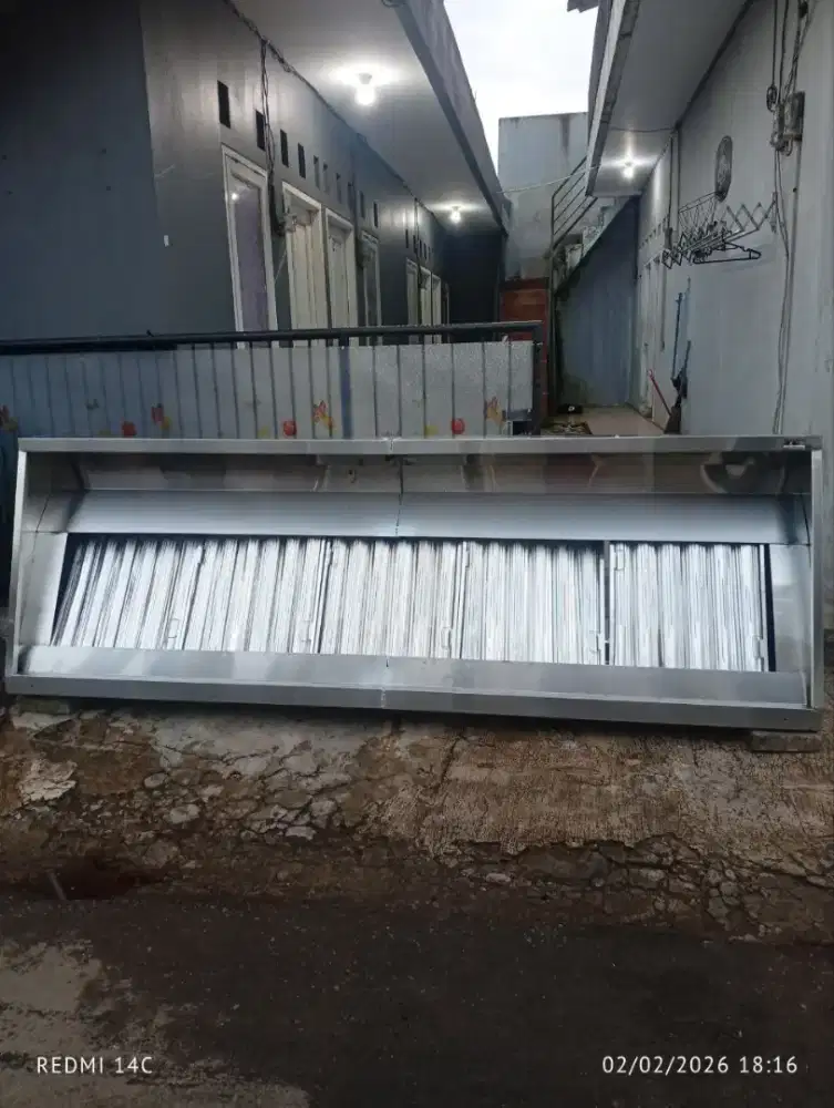 Hood + filter stenlis baru ukuran 275x90x40/20
Harga 5.800.000