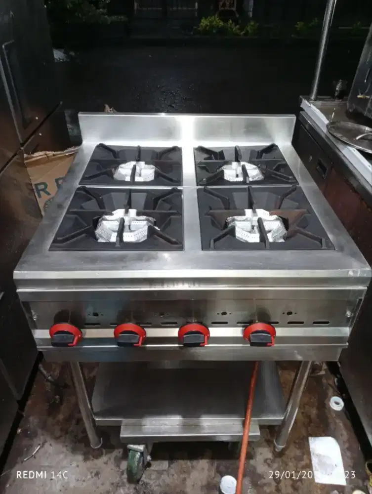 Kompor 4 tungku medium bisa high pressure bisa 75×75×85
Harga 5,5jt