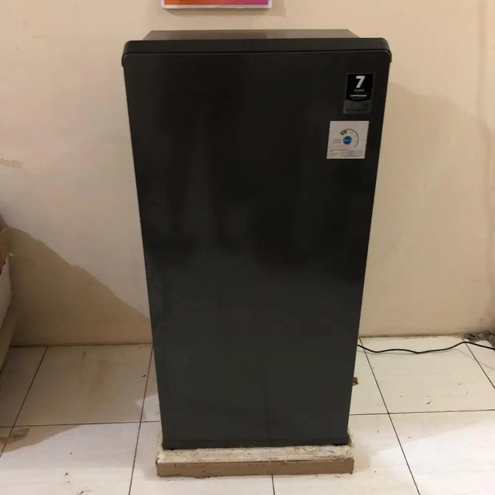 kulkas Aquos D185 1 pintu semi auto defrost