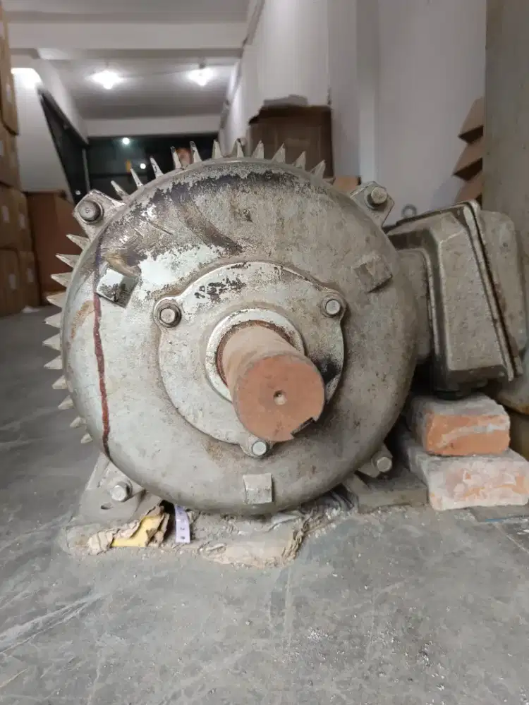 Motor Listrik 3 Phase 30 HP HUMA – Kuat & Tahan Lama