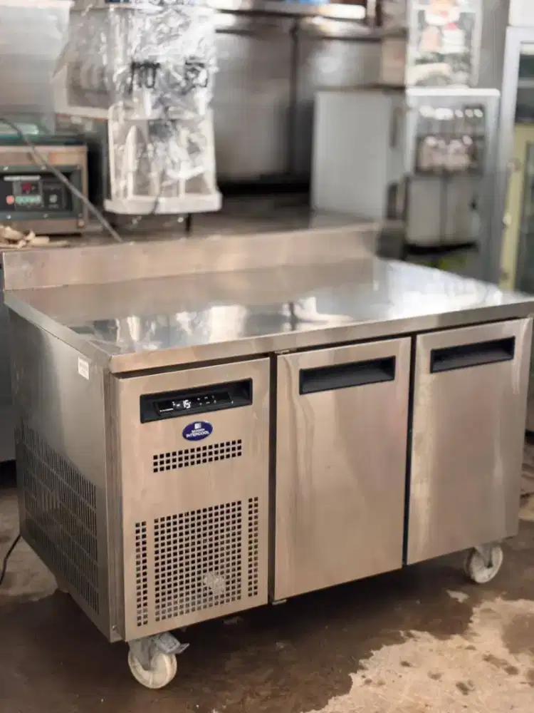 UNDERCOUNTER FREEZER

Ukuran 120x75x85
Merk Sanden Intercool