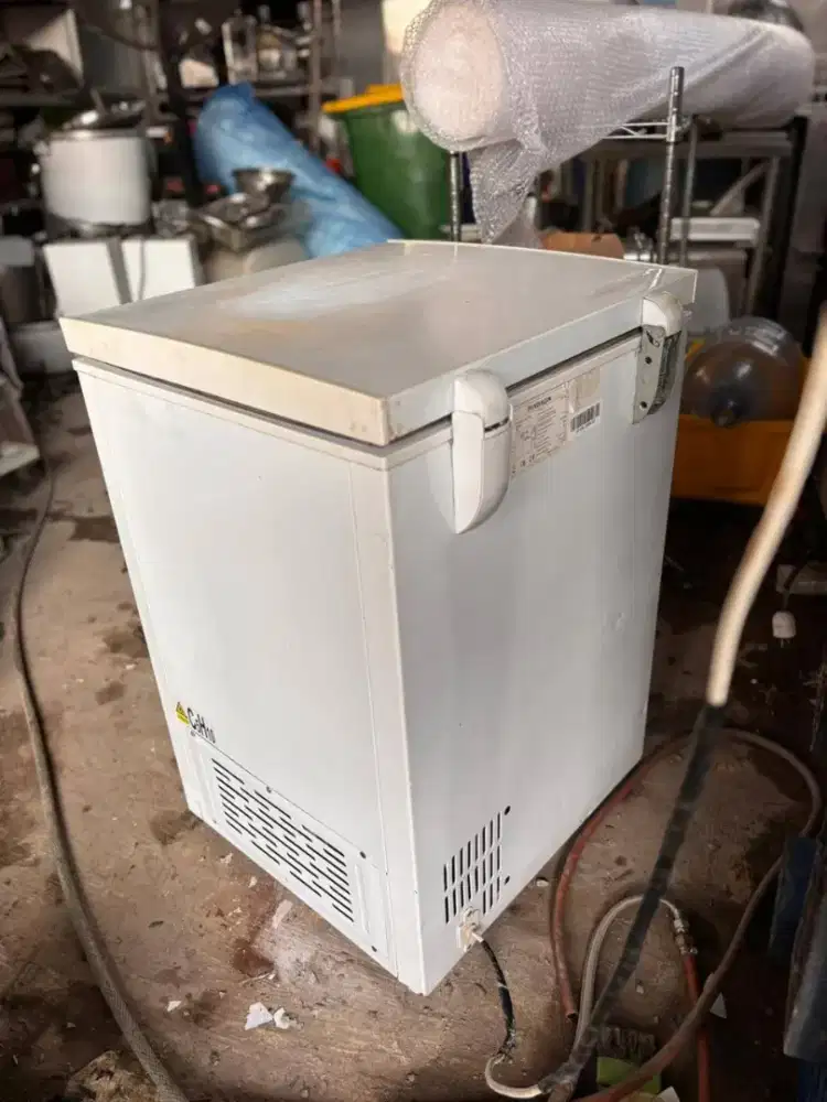 FREEZER BOX
Merk Starcool Model SF 100
Kapasitas 93 liter
Mesin ori