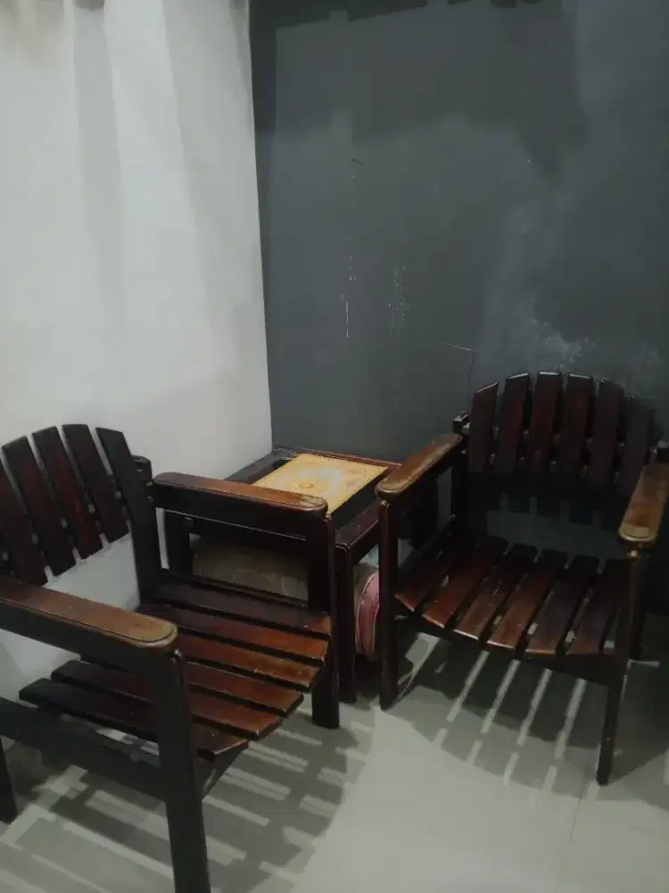 satu set kursi teras second