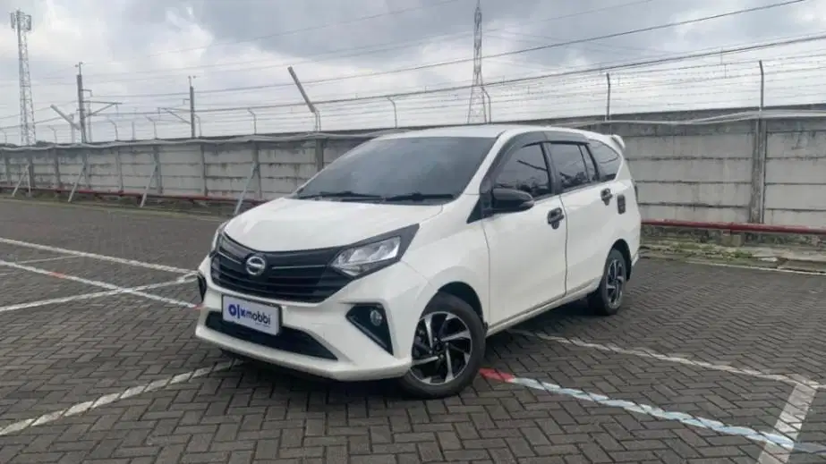 DP RENDAH Daihatsu Sigra 1.2 R Bensin-AT 2023 UYC