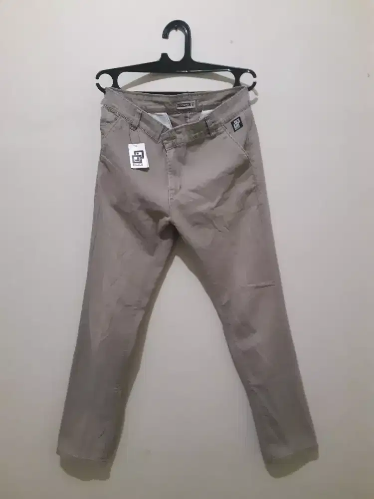CELANA CHINOS CREAM BRAND COTTONIC SIZE M SETARA 30