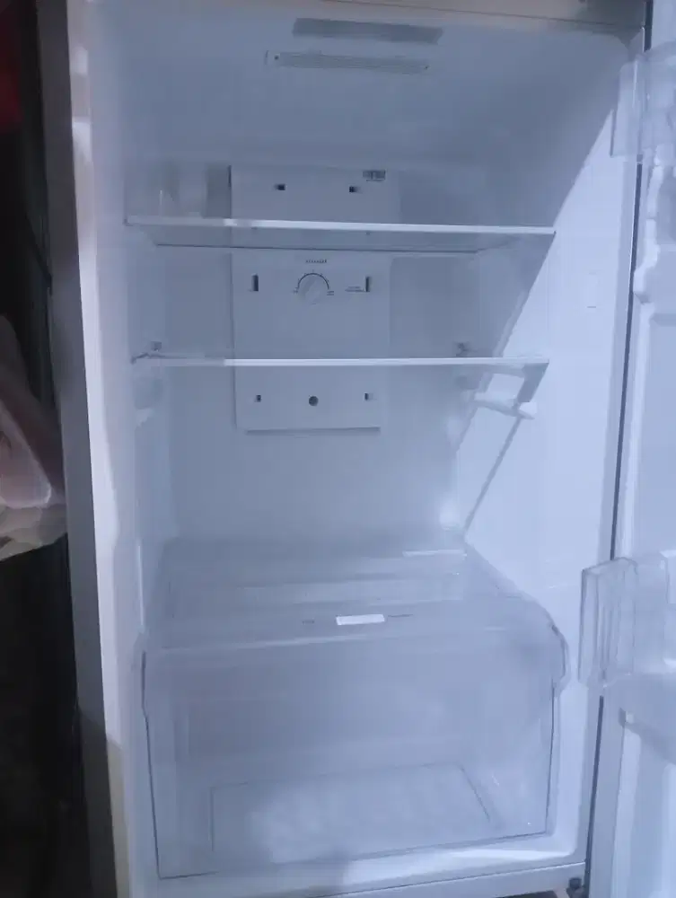 Di JUAL kulkas LG inverter 2pintu