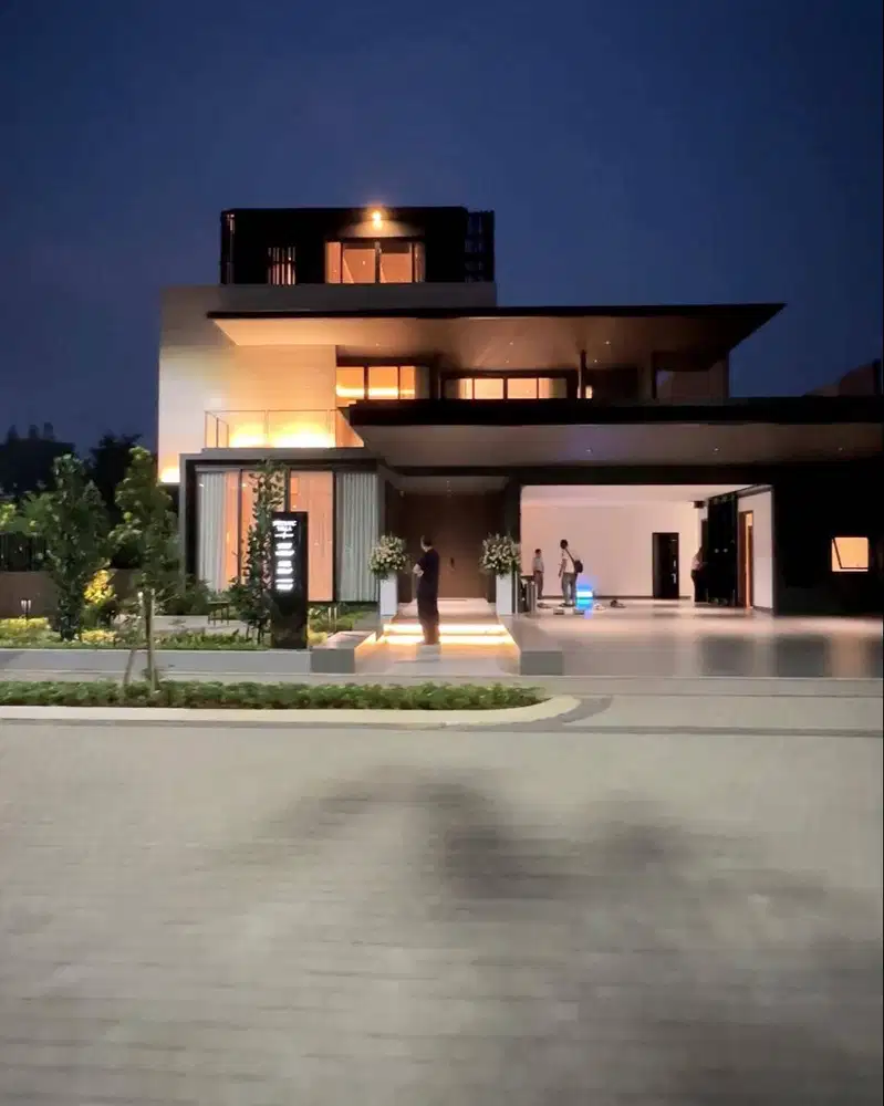 Rumah Mewah dengan Swimming Pool di Bsd Tangsel Rn-17184