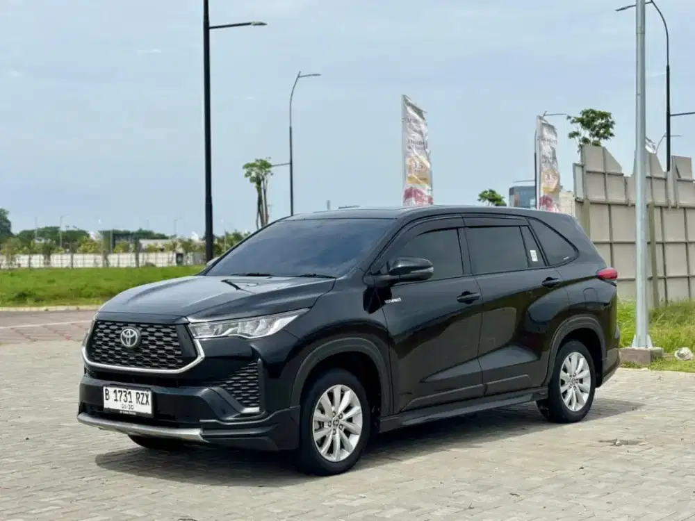 Innova Zenix V Hybrid 2025