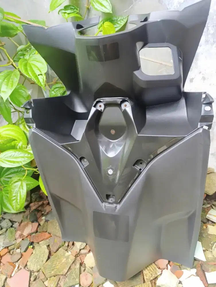 Dek dengkul ( tengah)  Vario 125. THN 2022