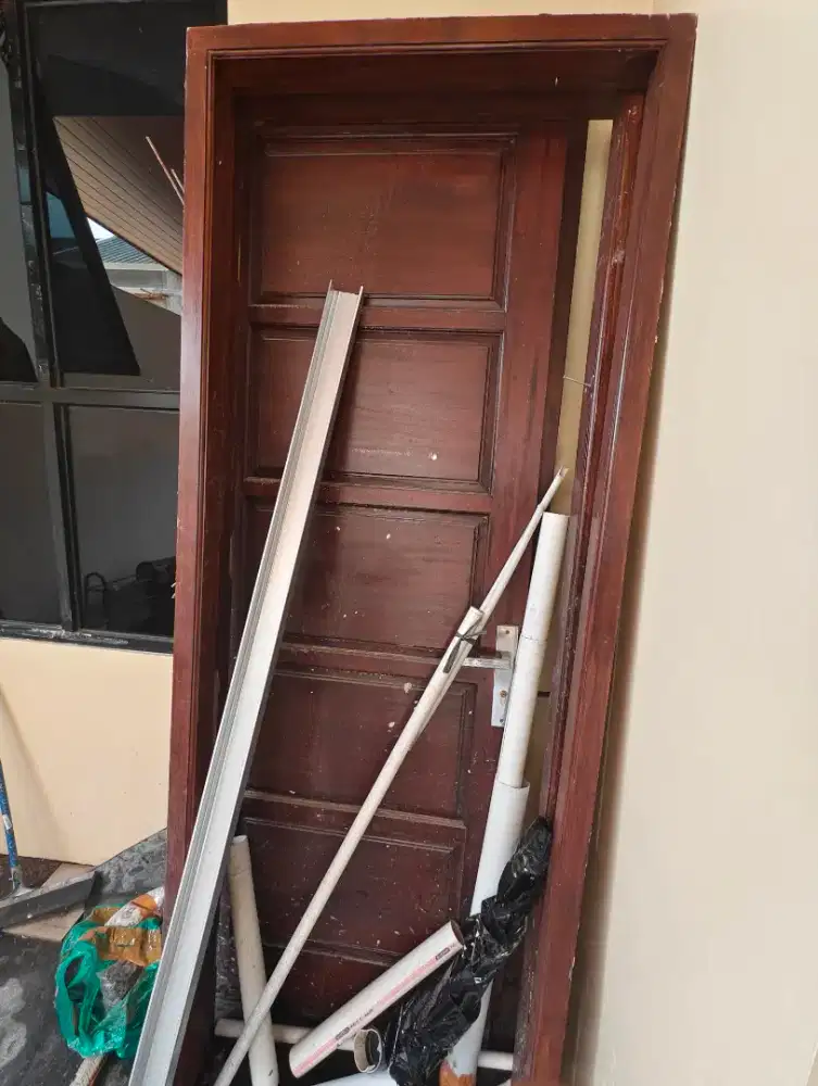 Daun pintu dan kusen lengkap gagang + kuncian