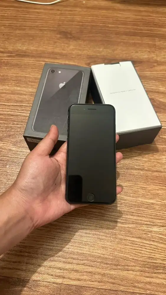 Dijual iphone 8 64GB ex Inter