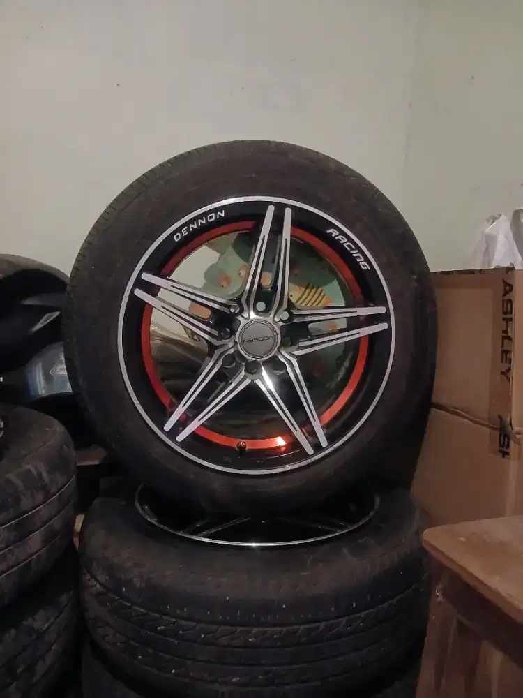 Pelek mobil merk denom