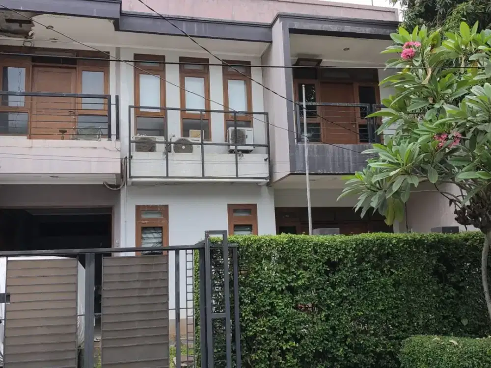 Disewakan Rumah Bagus Lokasi Kayu Putih Utara