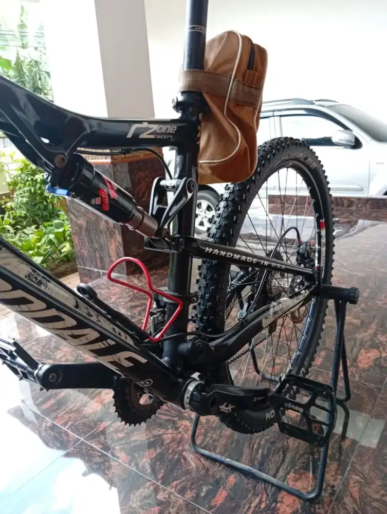 Sepeda gunung Cannondale Lefty, USA