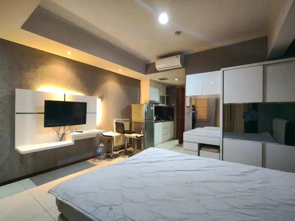 Sewa Studio Bulanan Full Furnish Lantai Rendah di Apartemen Royal Mediterania Garden
