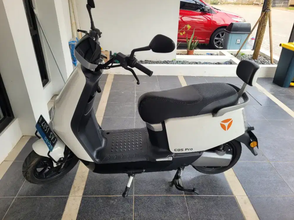 Motor Listrik Yadea E8S Pro 2023