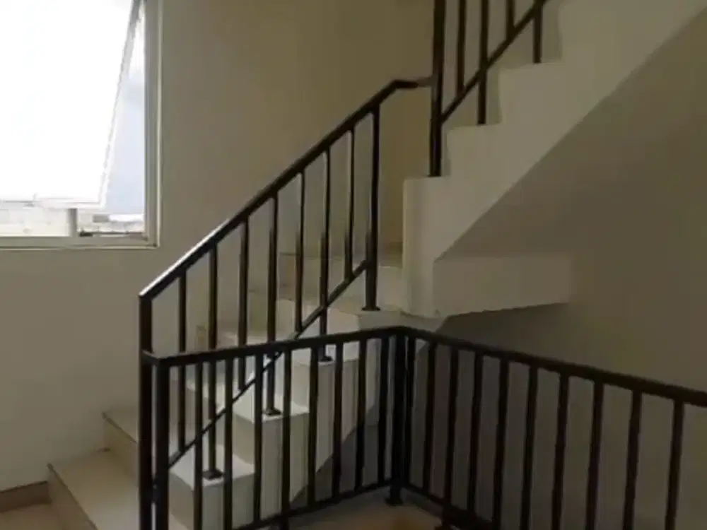 DISEWAKAN RUKO GANDENG 3 LANTAI DI IFOLIA HARAPAN INDAH BEKASI