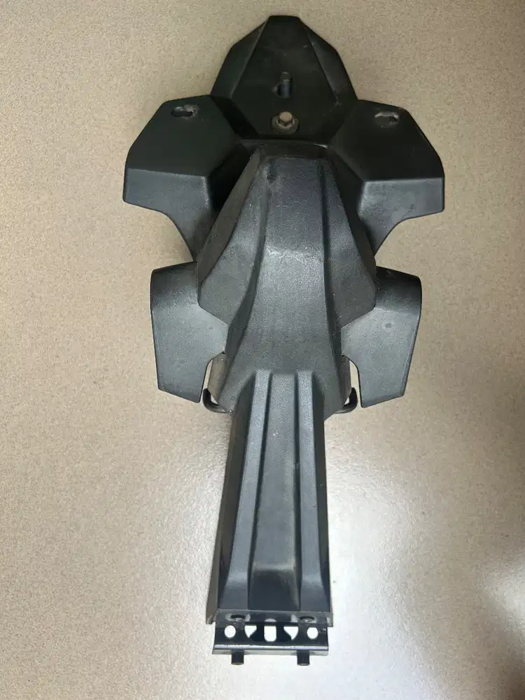 Spakbor belakang CBR 150R facelift ( bekas )