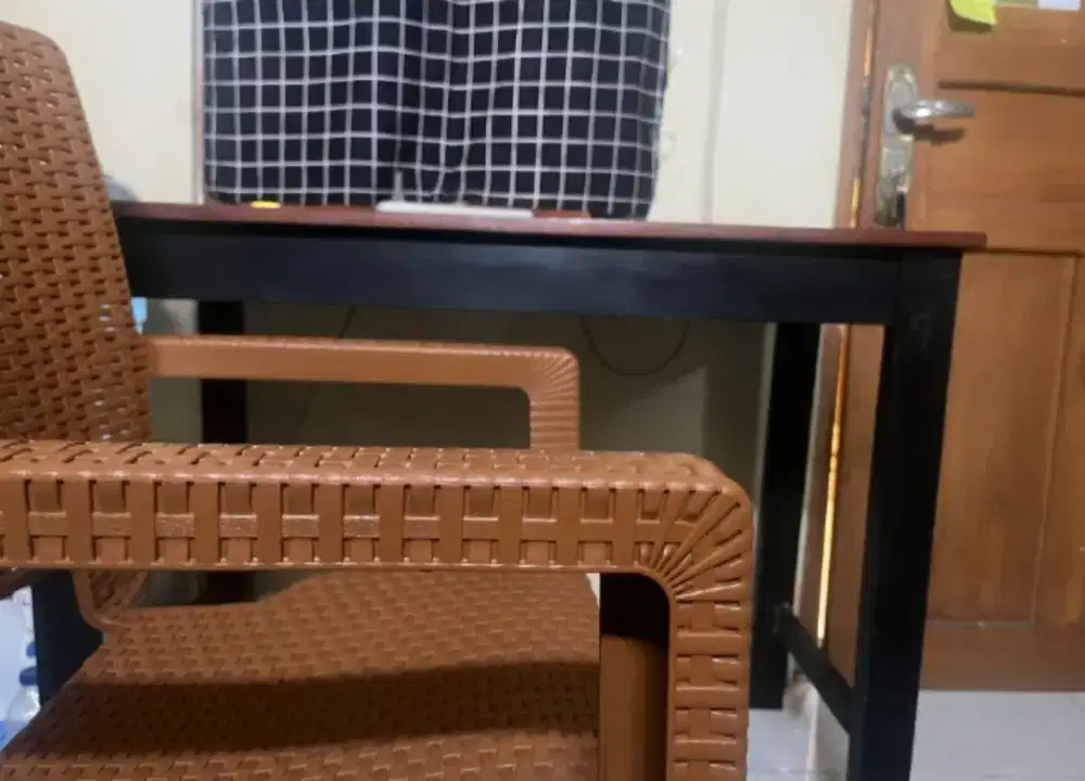 Meja dan Kursi Napolly