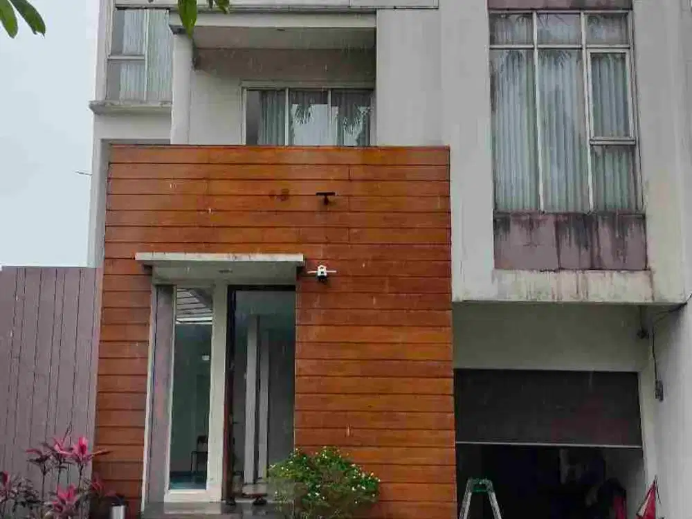 DIJUAL RUMAH 3,5LANTAI ADA KOLAM RENANG DI DALAMNYA DI PINGGIR JALAN UTAMA SHOLEH ISKANDAR BOGOR, TANAH SEREAL BOGOR